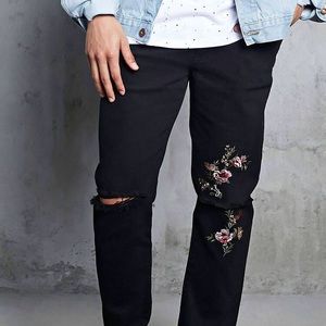 Forever 21 men’s rose embroidered skinny jean